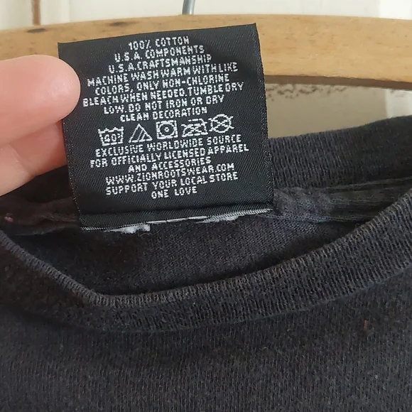 Vintage Johnny Cash "Man in Black" tee - Picture 3 of 6